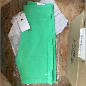 NWT Medium, Spring Green, Nike Sportswear Essential Bike Shorts